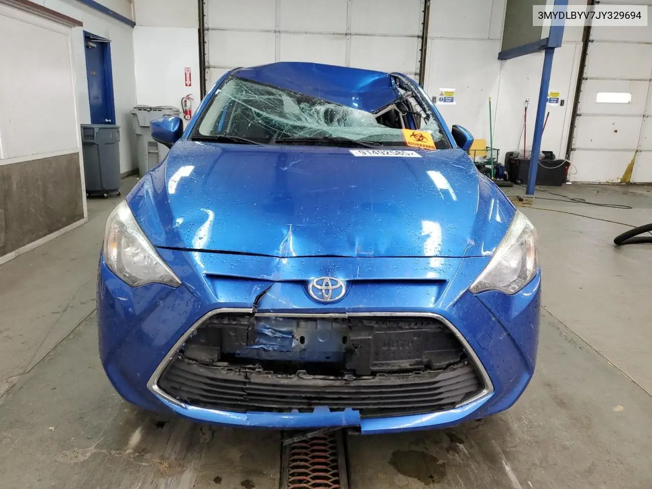 3MYDLBYV7JY329694 2018 Toyota Yaris Ia
