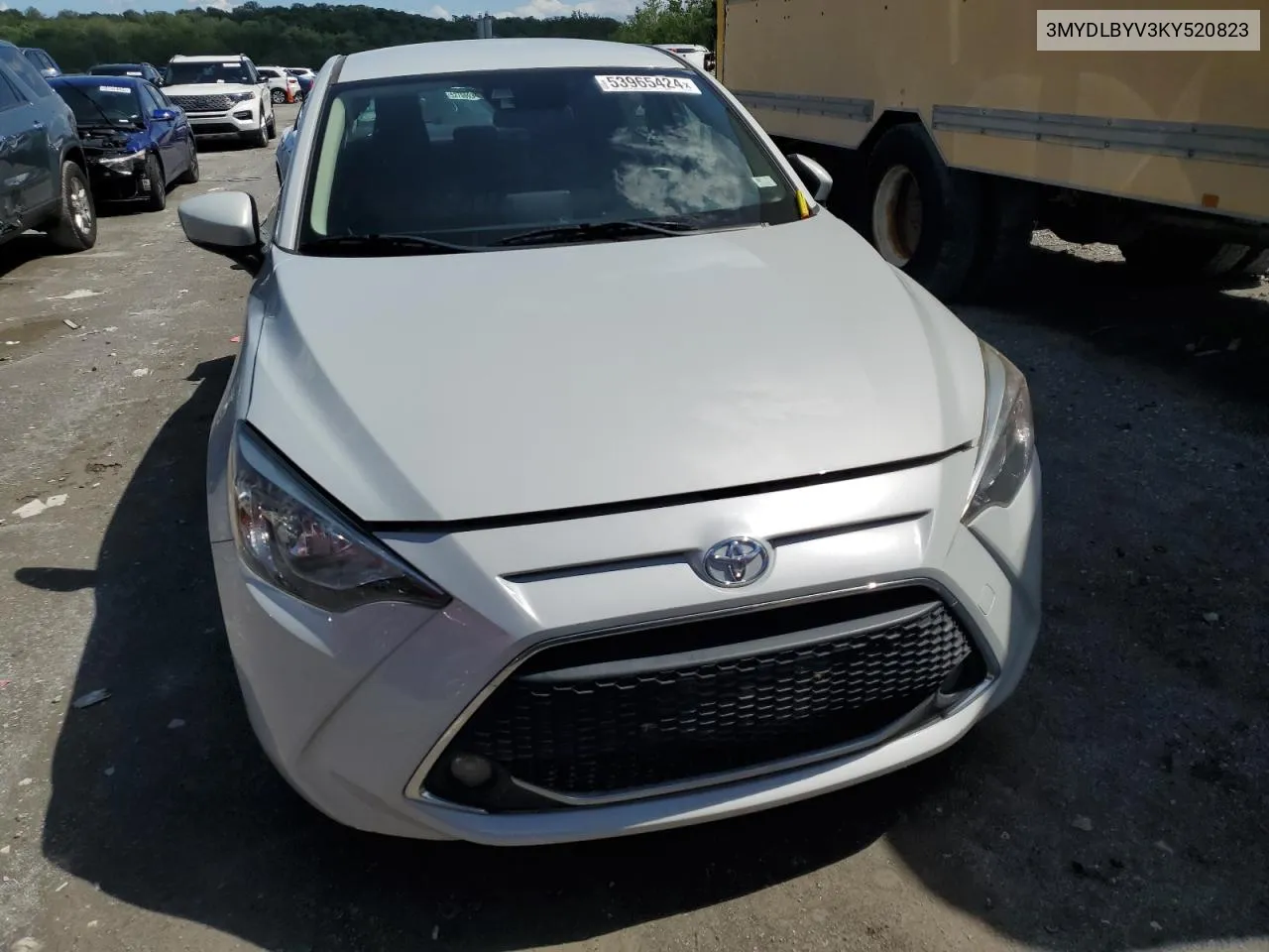 3MYDLBYV3KY520823 2019 Toyota Yaris L