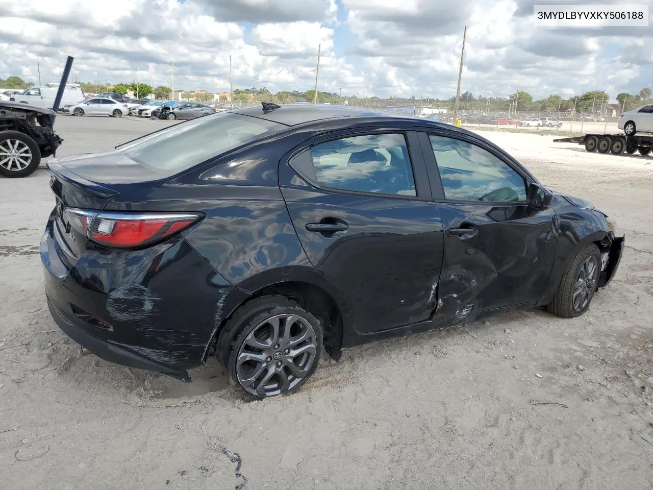 3MYDLBYVXKY506188 2019 Toyota Yaris L