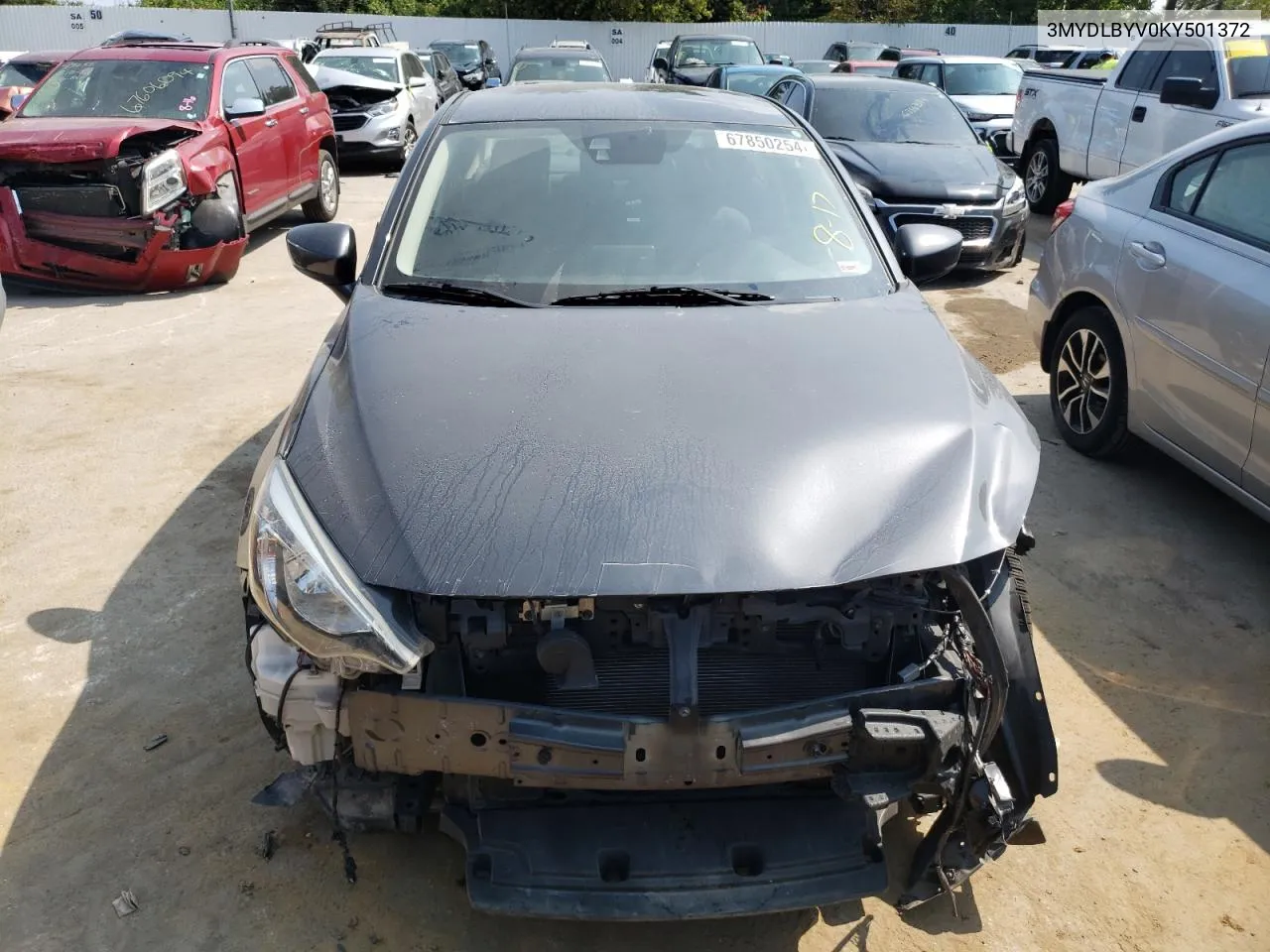 3MYDLBYV0KY501372 2019 Toyota Yaris L