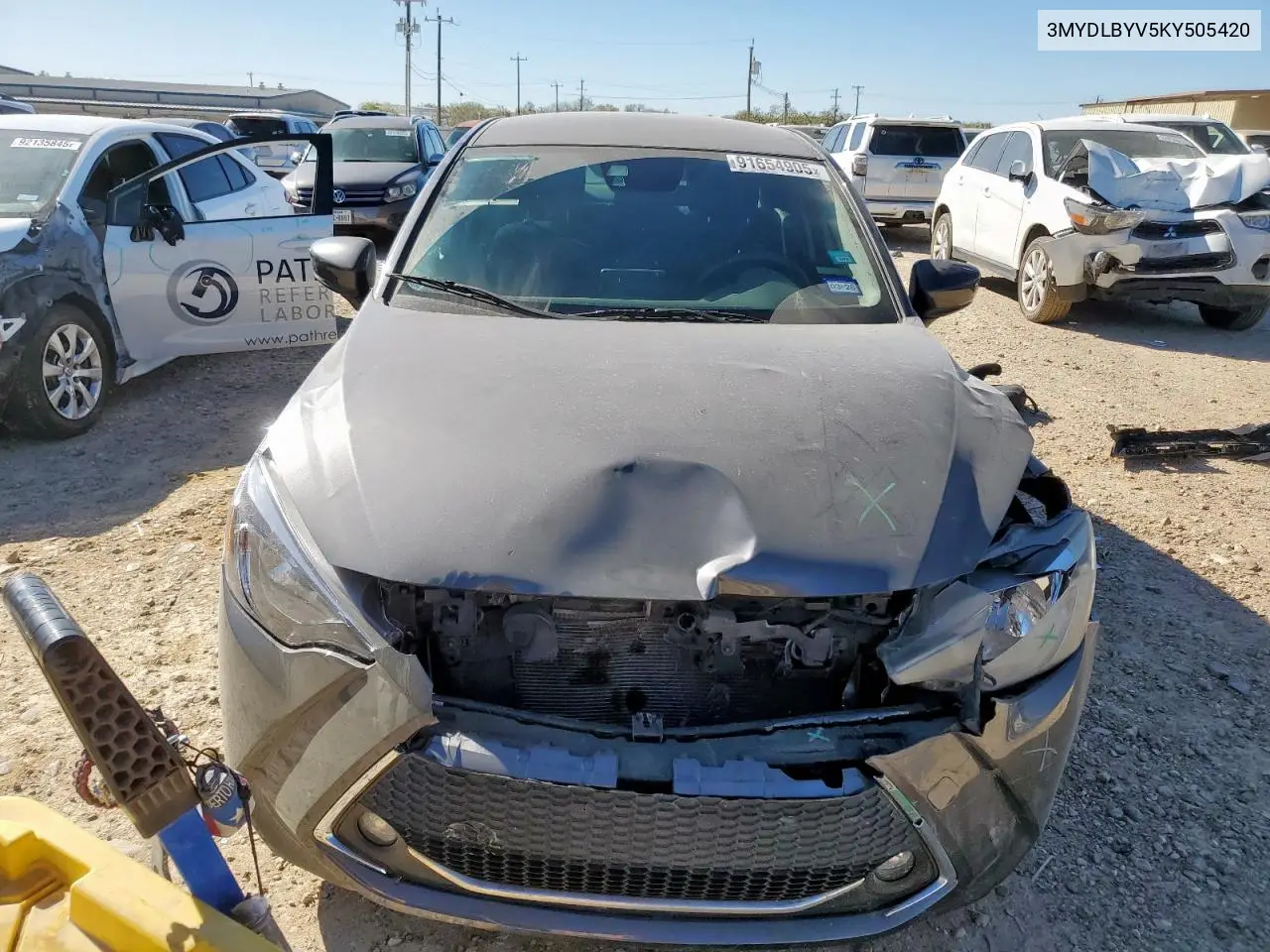 3MYDLBYV5KY505420 2019 Toyota Yaris L