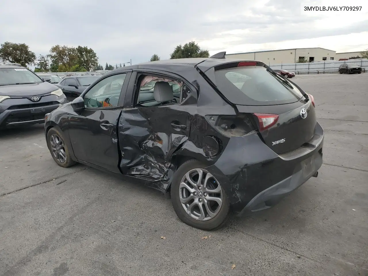 3MYDLBJV6LY709297 2020 Toyota Yaris Le