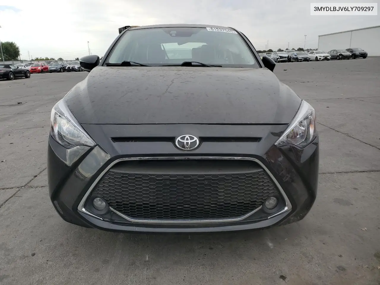 3MYDLBJV6LY709297 2020 Toyota Yaris Le