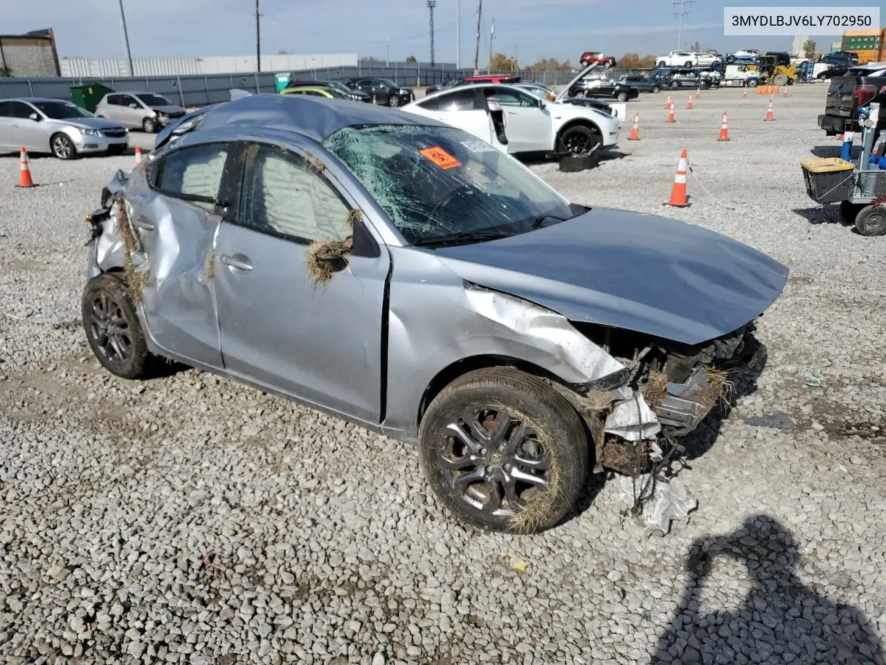 3MYDLBJV6LY702950 2020 Toyota Yaris Le