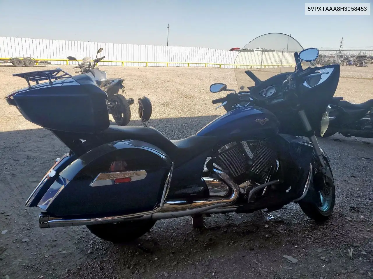 5VPXTAAA8H3058453 2017 Victory Motorcycles Cross Country Tour