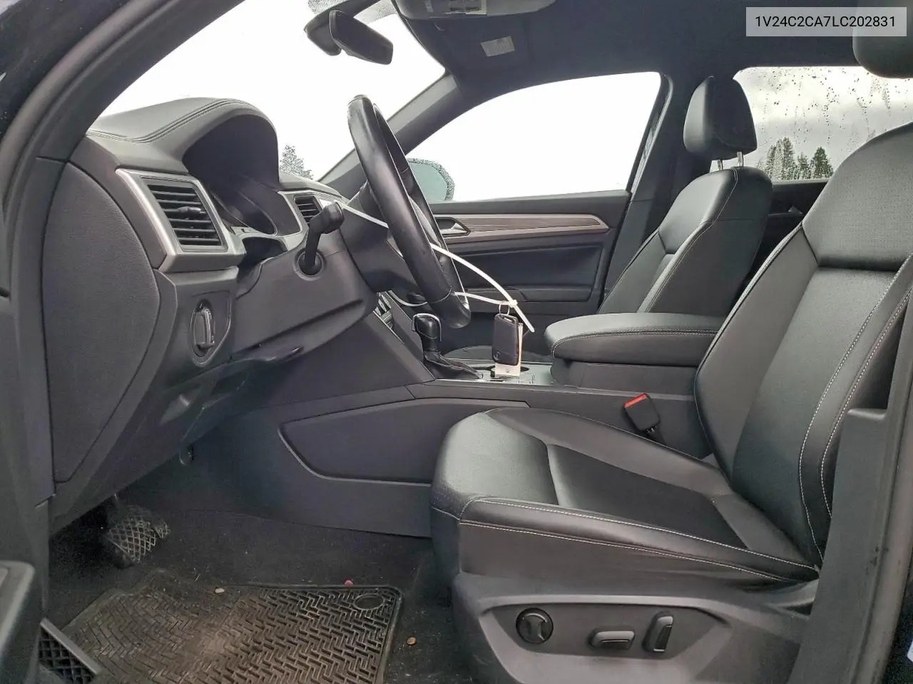 1V24C2CA7LC202831 2020 Volkswagen Atlas Cross Sport Se