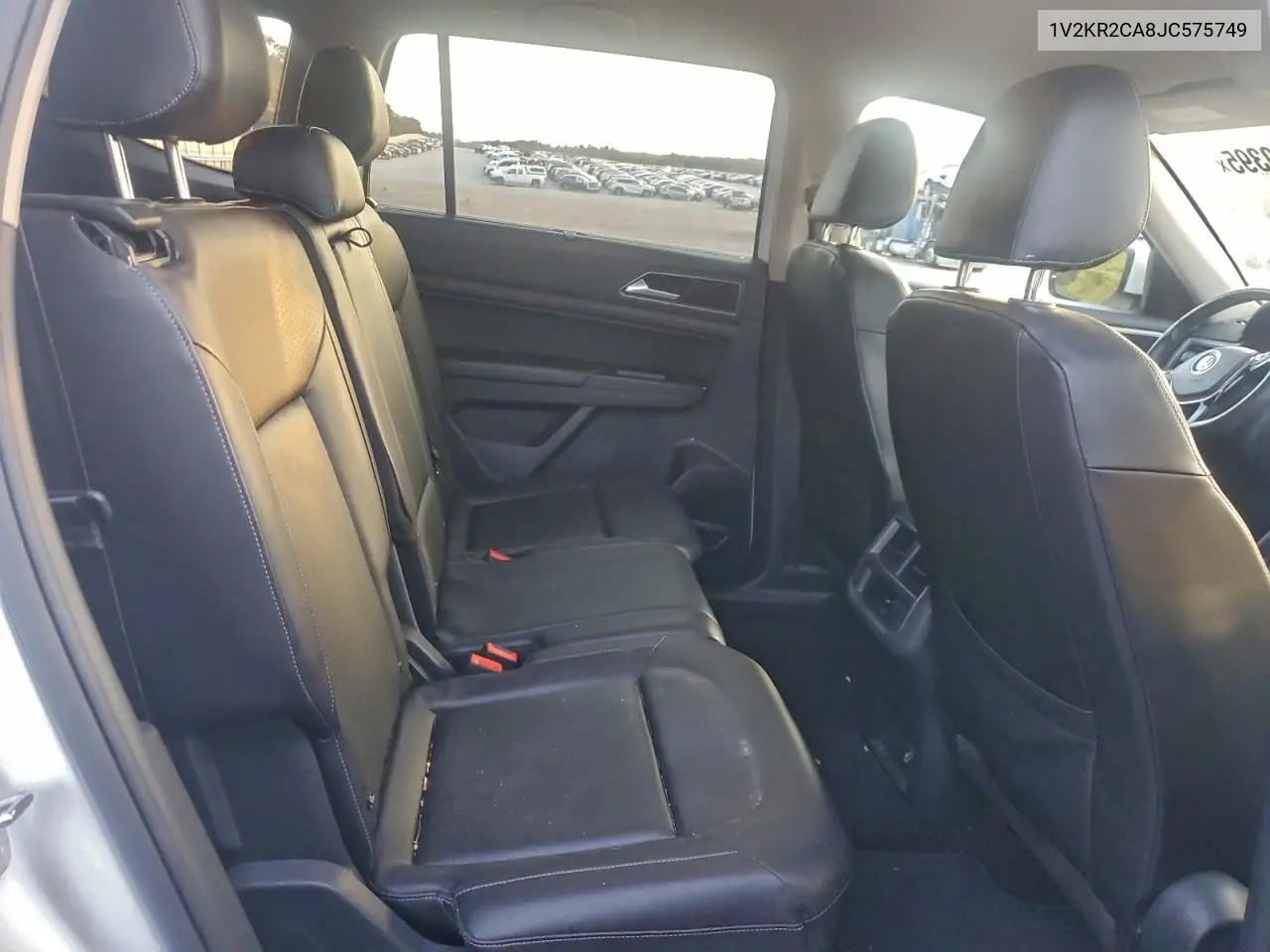 1V2KR2CA8JC575749 2018 Volkswagen Atlas Se