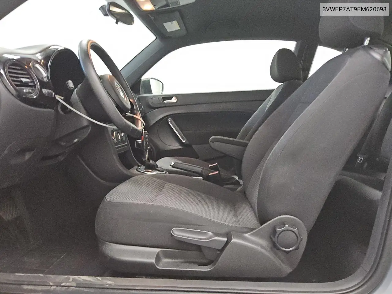 3VWFP7AT9EM620693 2014 Volkswagen Beetle