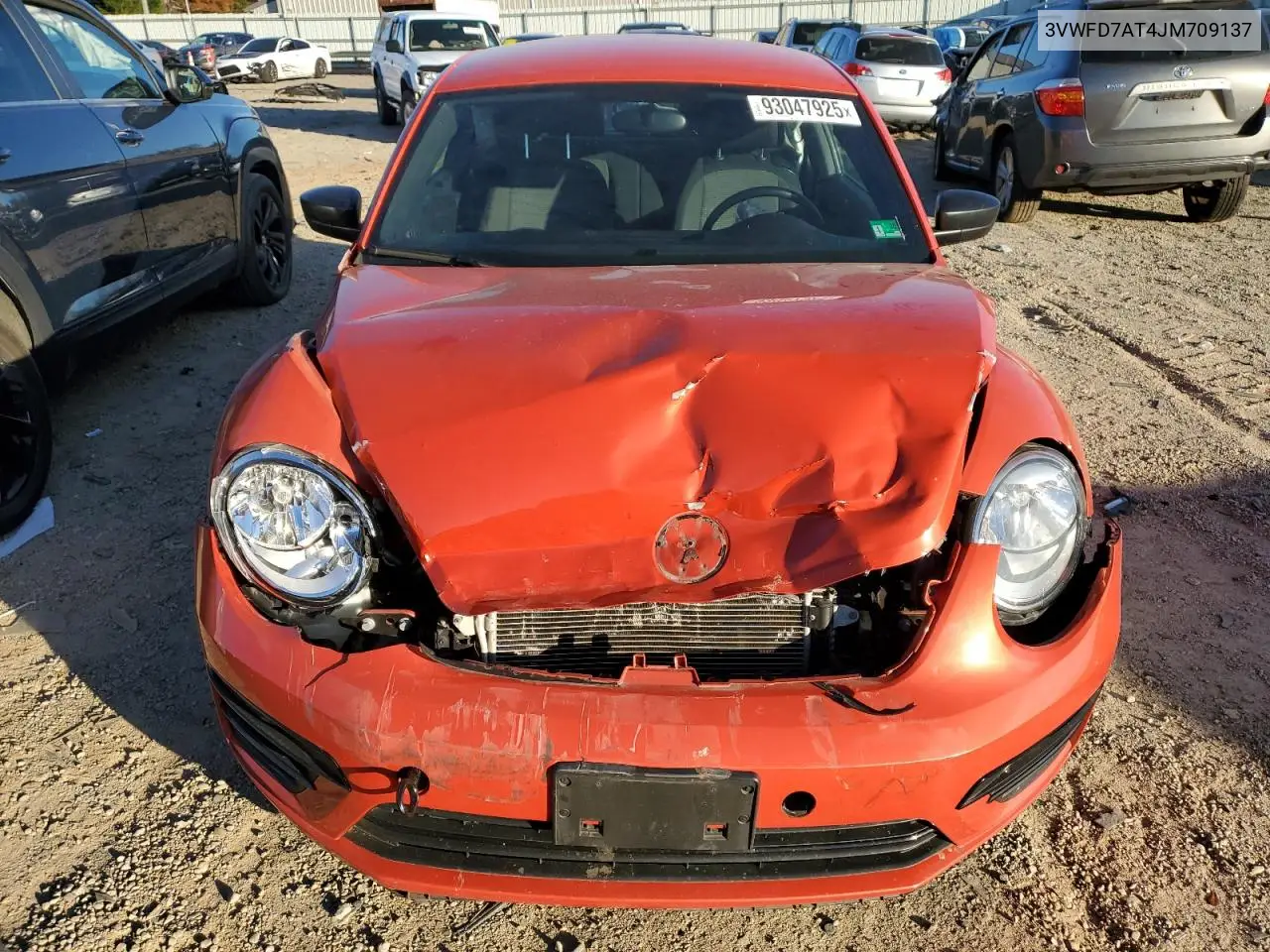 3VWFD7AT4JM709137 2018 Volkswagen Beetle S