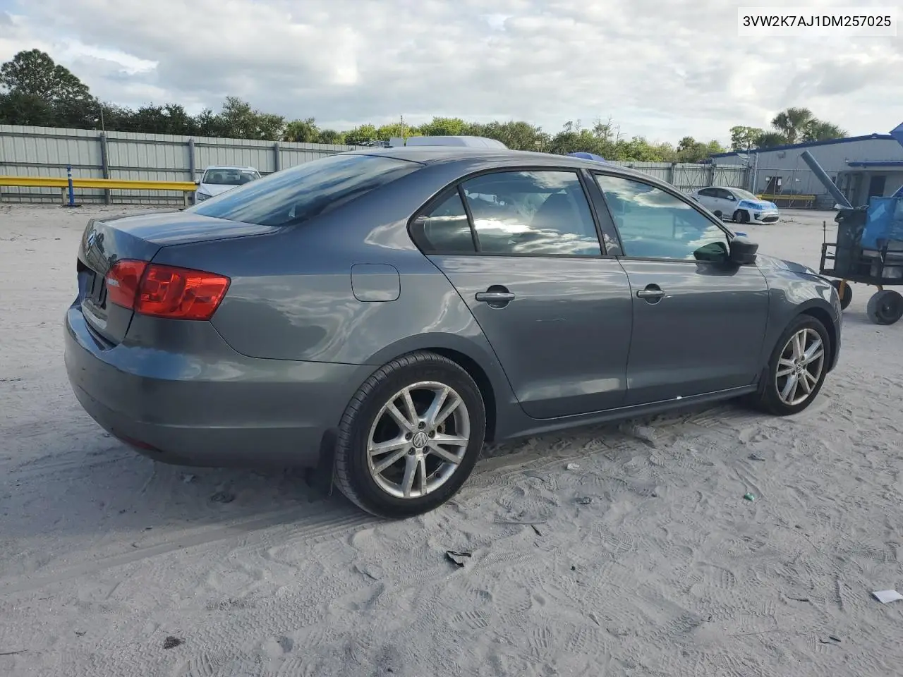 3VW2K7AJ1DM257025 2013 Volkswagen Jetta Base
