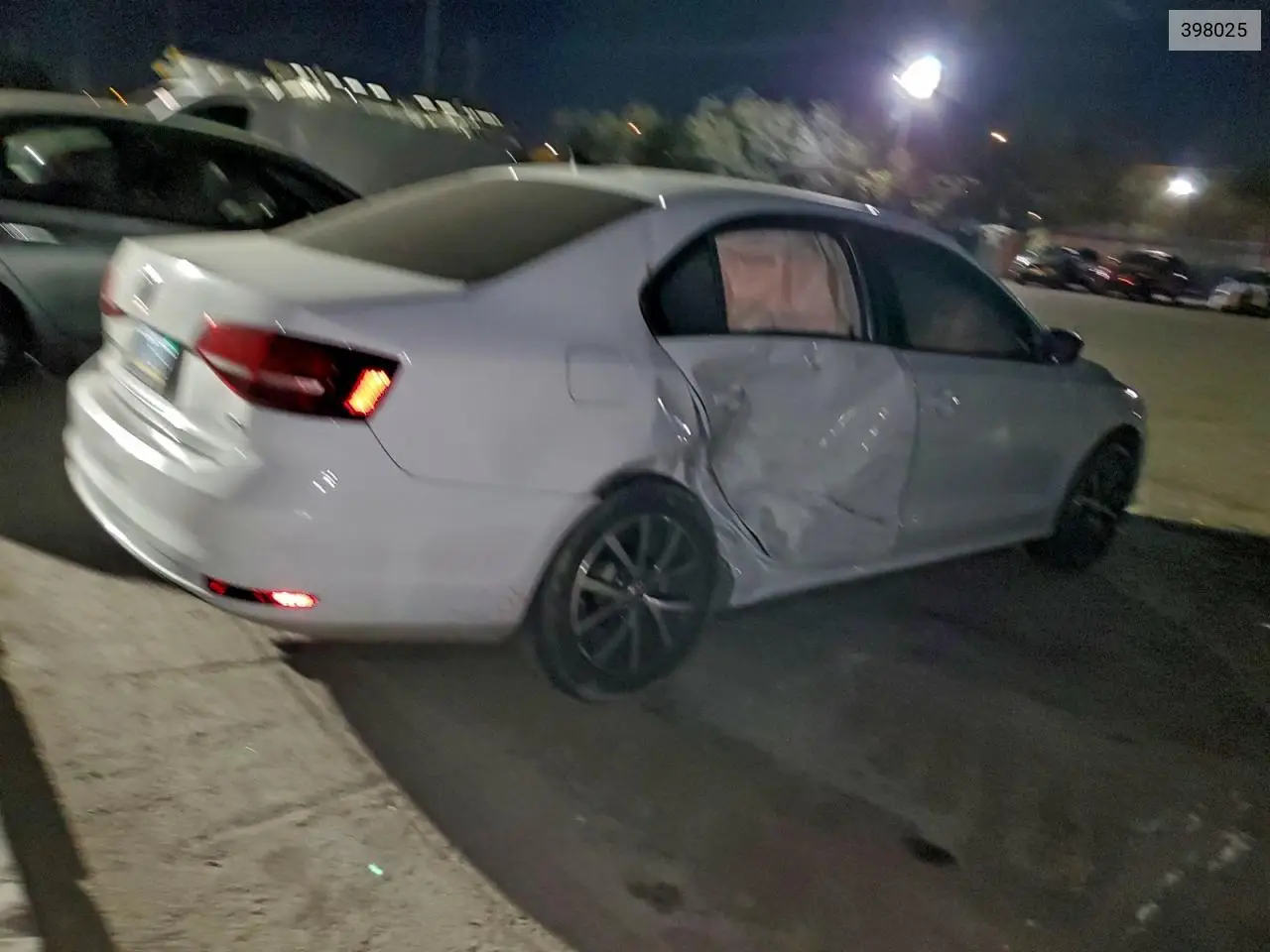 398025 2016 Volkswagen Jetta Se