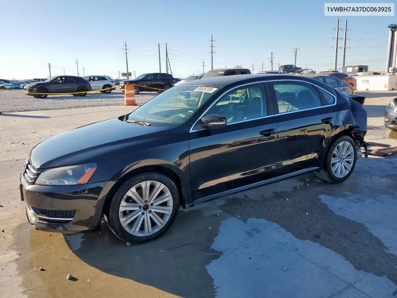 1VWBH7A37DC063925 2013 Volkswagen Passat Se