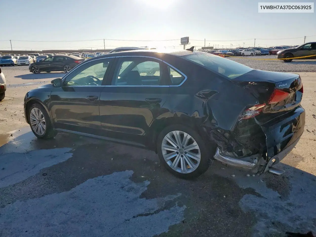 1VWBH7A37DC063925 2013 Volkswagen Passat Se