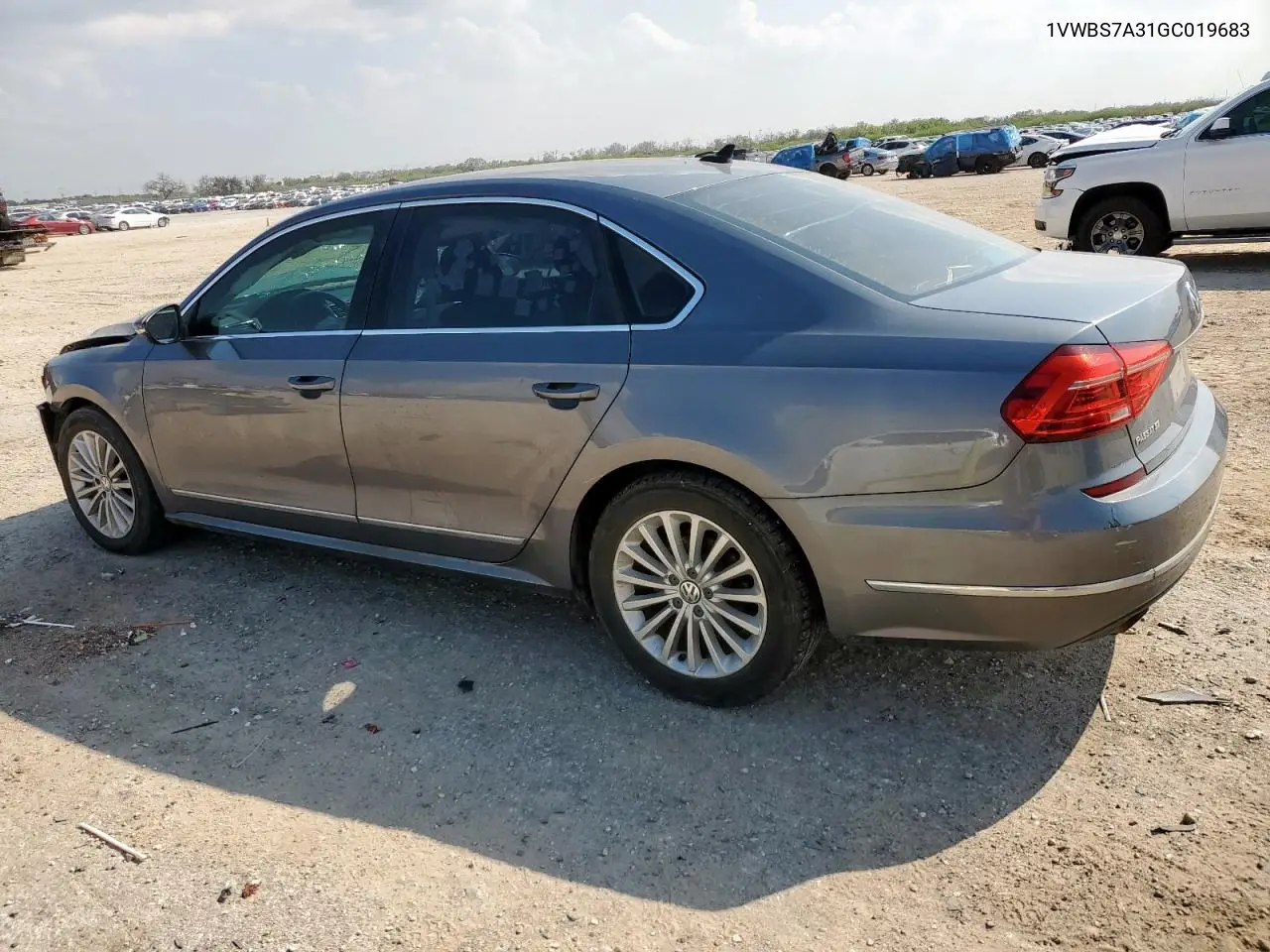 1VWBS7A31GC019683 2016 Volkswagen Passat Se