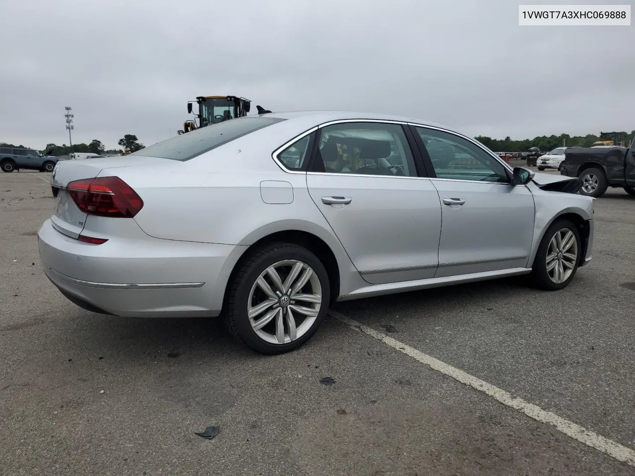 1VWGT7A3XHC069888 2017 Volkswagen Passat Se