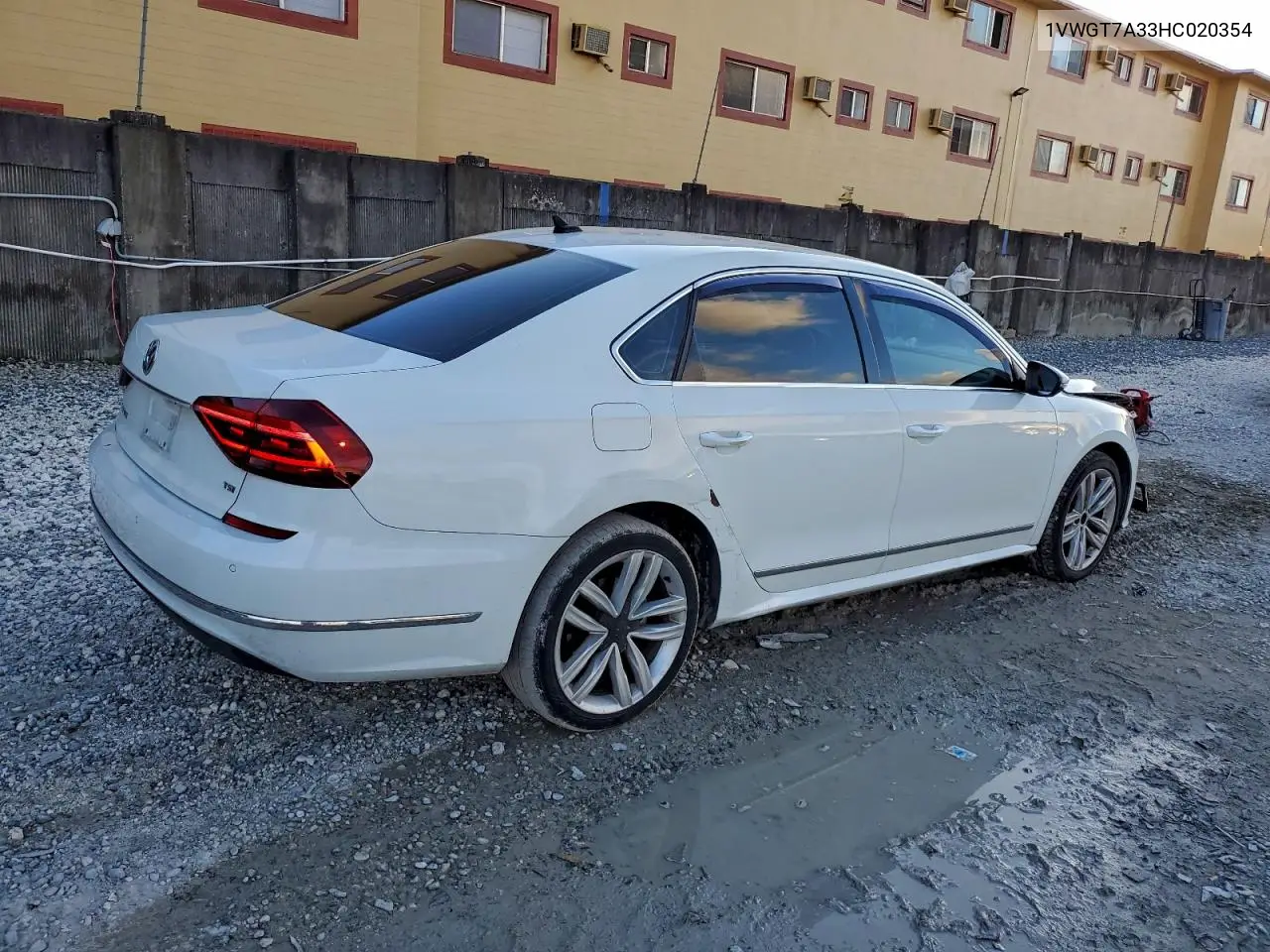 1VWGT7A33HC020354 2017 Volkswagen Passat Se