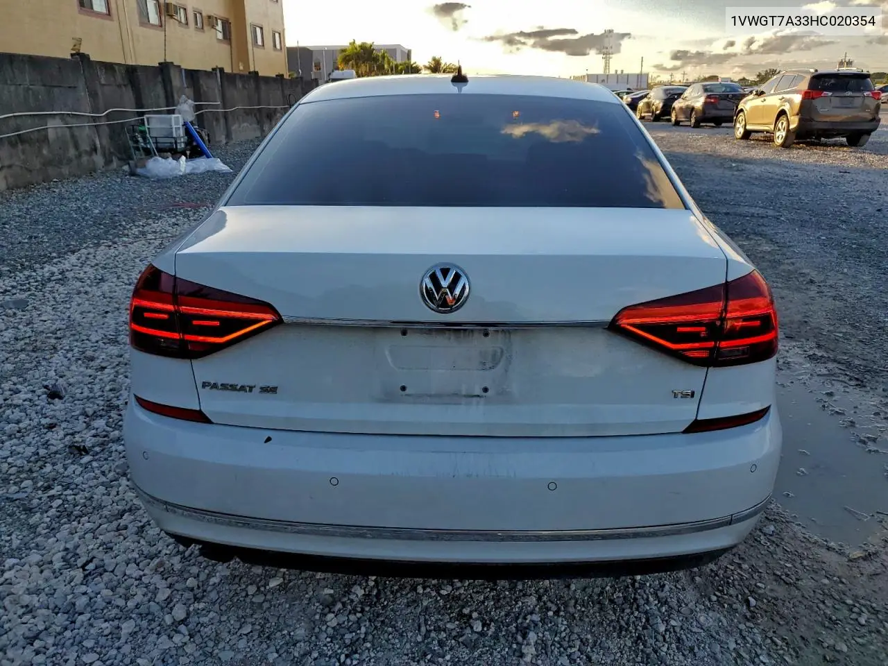 1VWGT7A33HC020354 2017 Volkswagen Passat Se