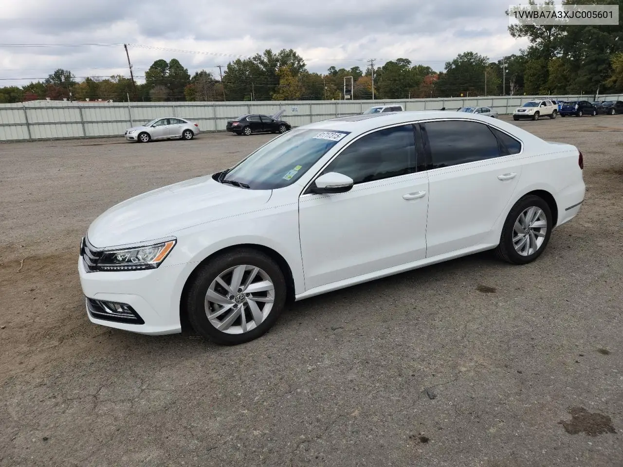 1VWBA7A3XJC005601 2018 Volkswagen Passat Se