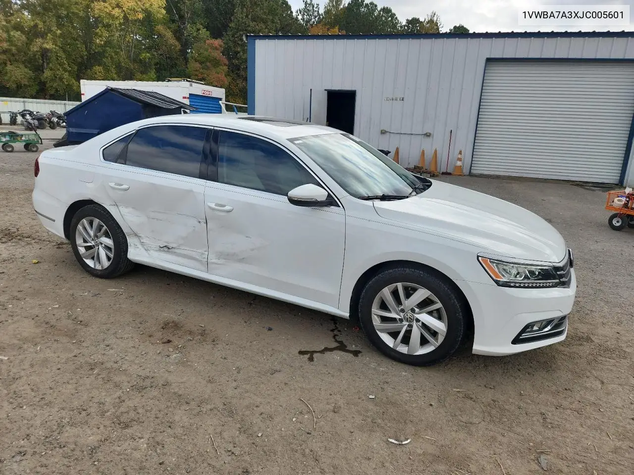 1VWBA7A3XJC005601 2018 Volkswagen Passat Se