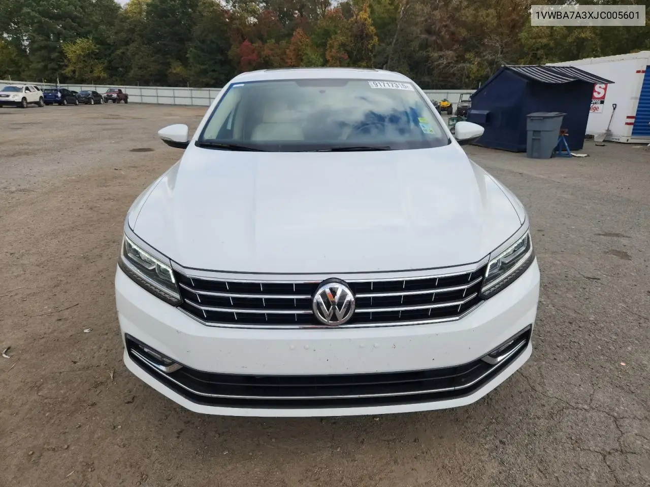 1VWBA7A3XJC005601 2018 Volkswagen Passat Se