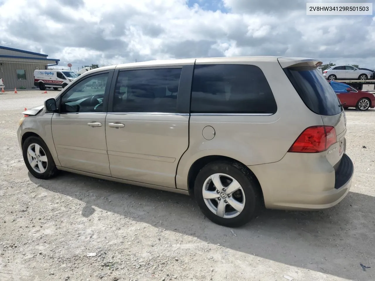 2V8HW34129R501503 2009 Volkswagen Routan Se