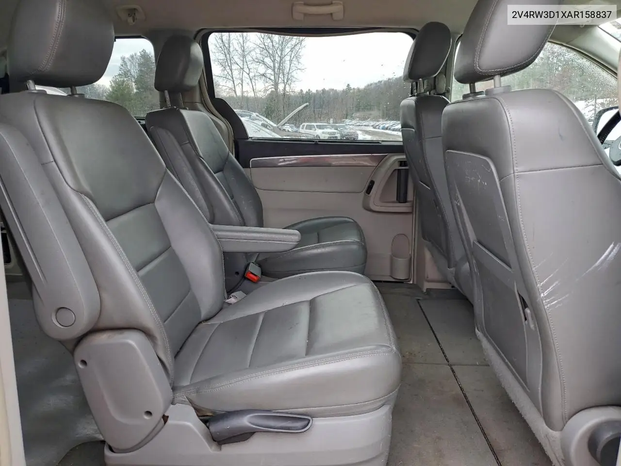 2V4RW3D1XAR158837 2010 Volkswagen Routan Se
