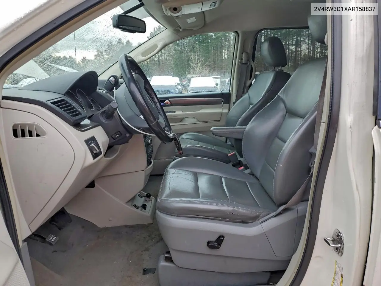 2V4RW3D1XAR158837 2010 Volkswagen Routan Se