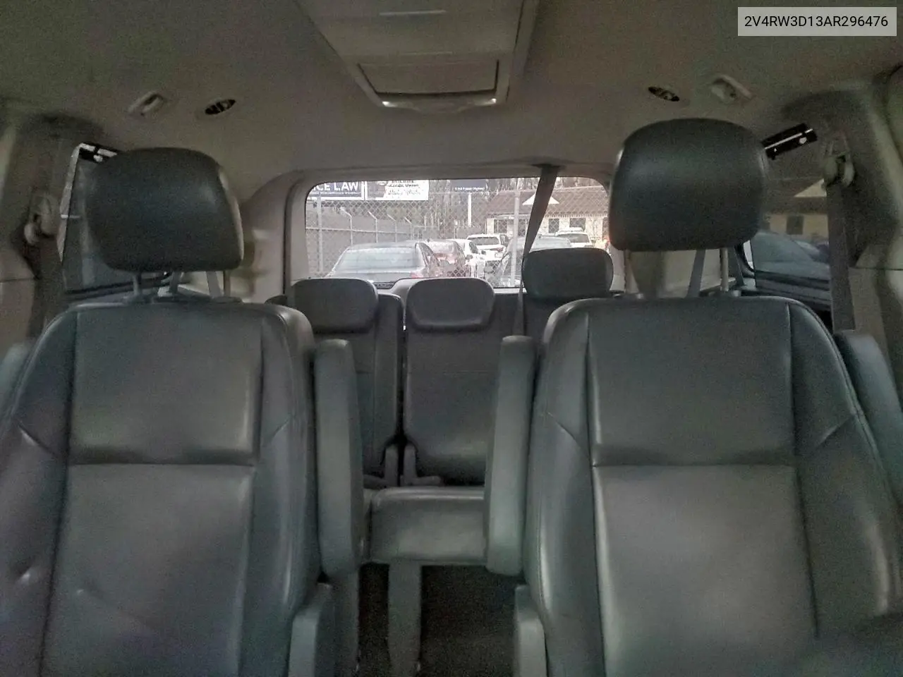 2V4RW3D13AR296476 2010 Volkswagen Routan Se