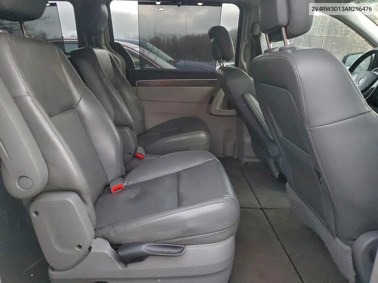 2V4RW3D13AR296476 2010 Volkswagen Routan Se