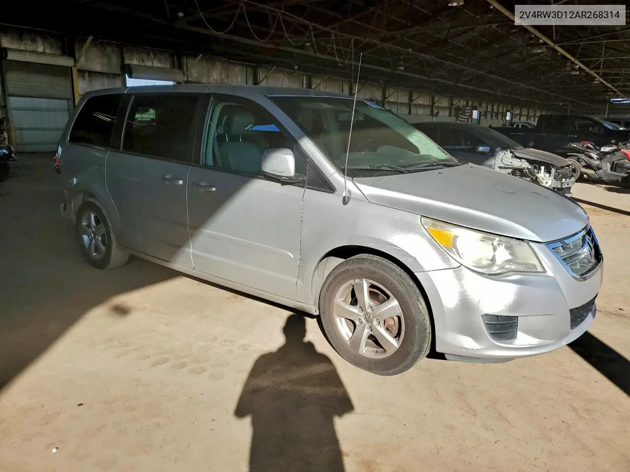 2V4RW3D12AR268314 2010 Volkswagen Routan Se