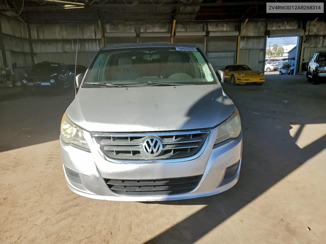 2V4RW3D12AR268314 2010 Volkswagen Routan Se