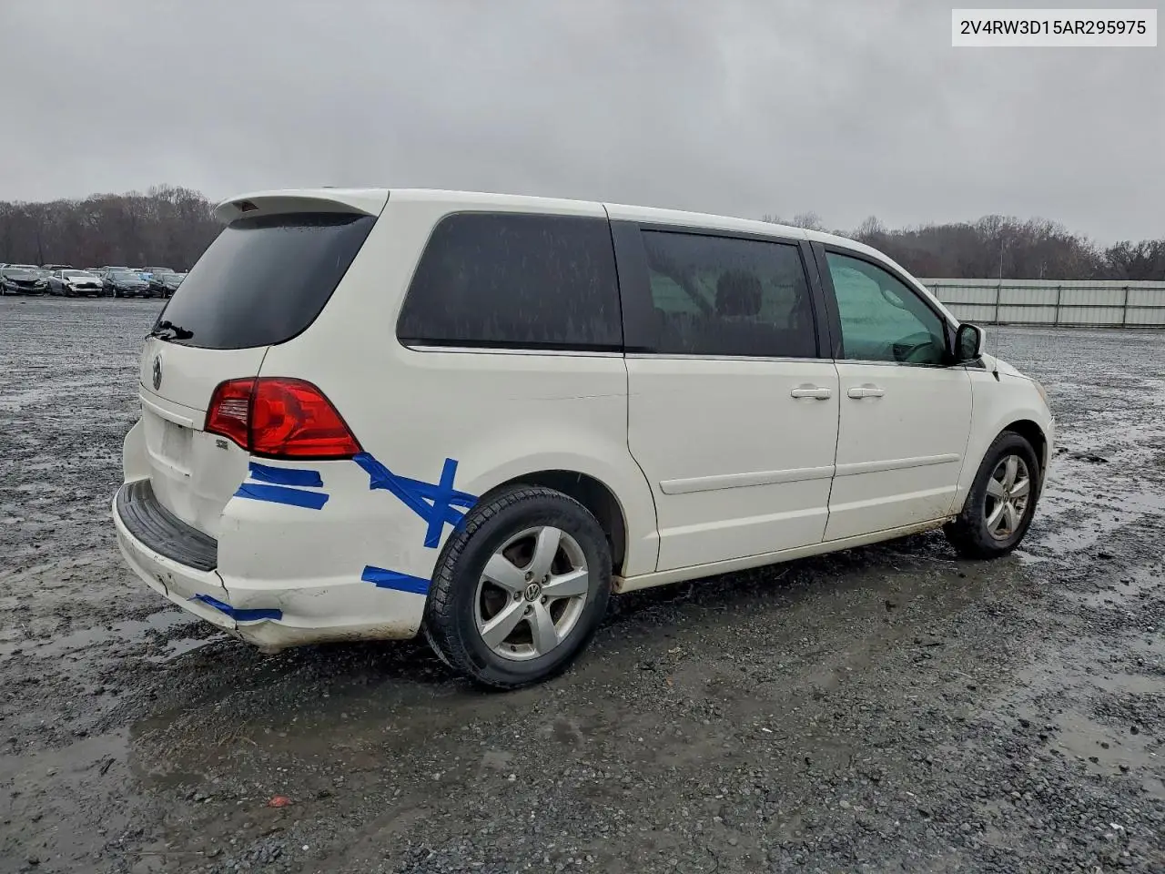 2V4RW3D15AR295975 2010 Volkswagen Routan Se