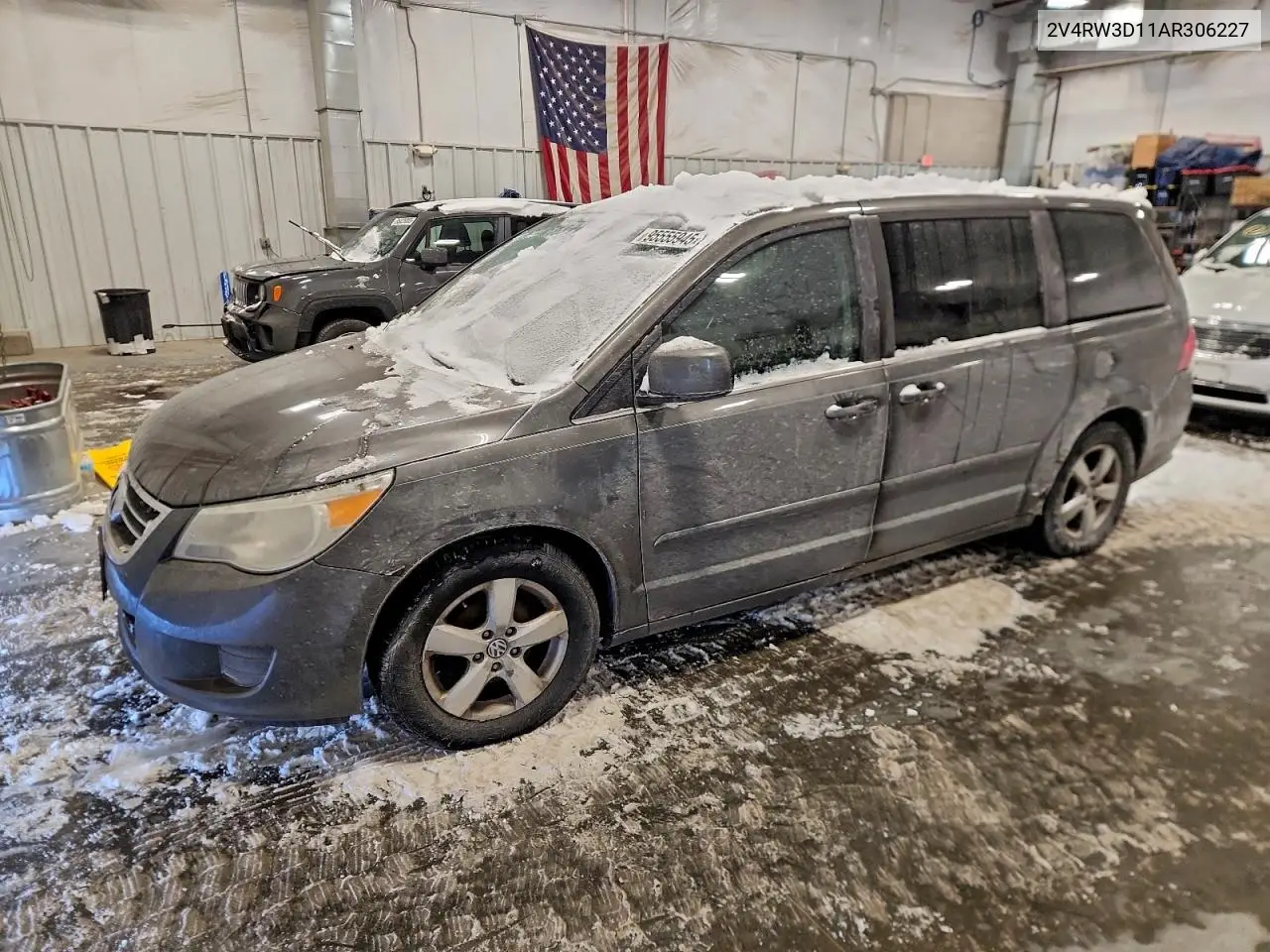 2V4RW3D11AR306227 2010 Volkswagen Routan Se