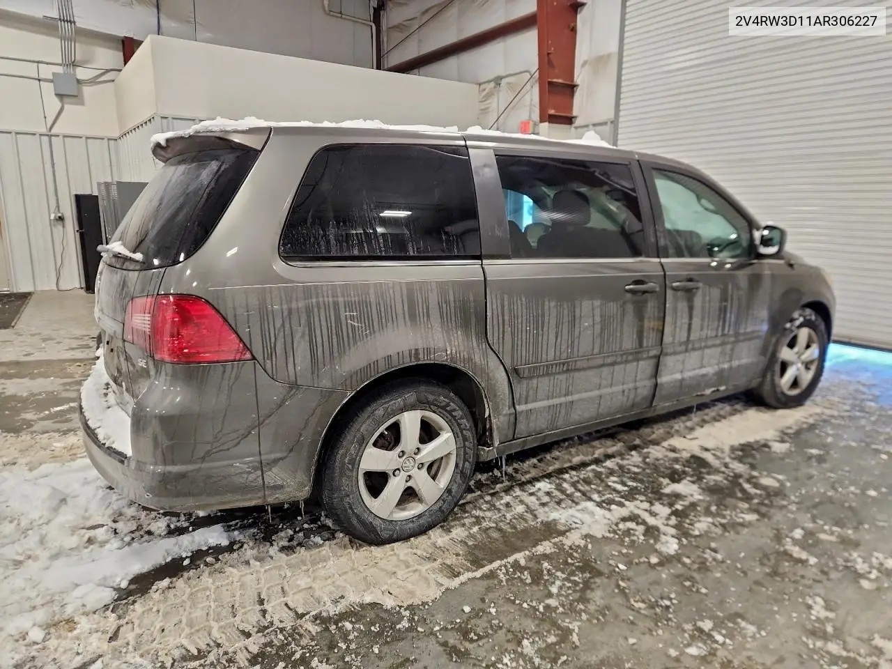 2V4RW3D11AR306227 2010 Volkswagen Routan Se