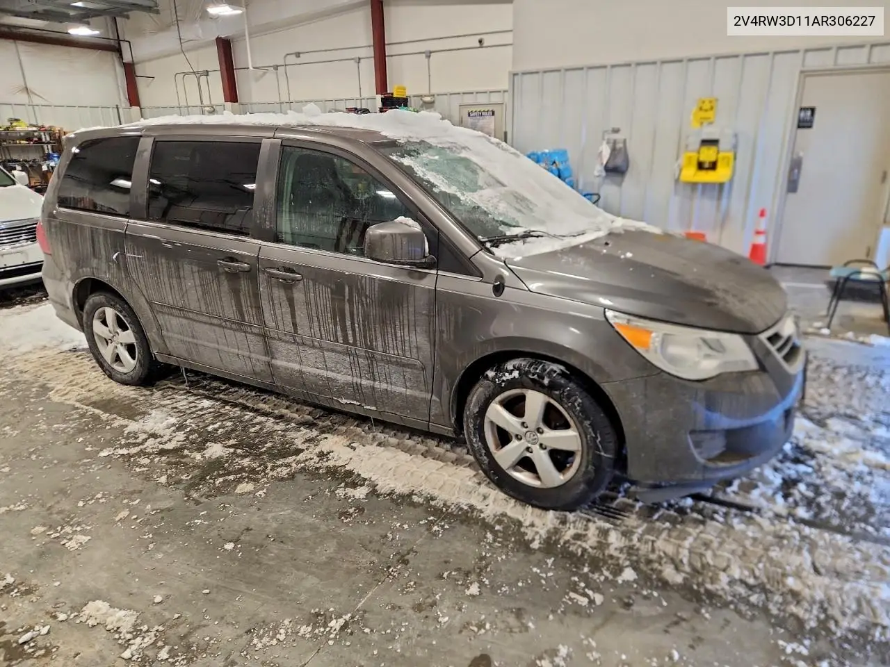 2V4RW3D11AR306227 2010 Volkswagen Routan Se