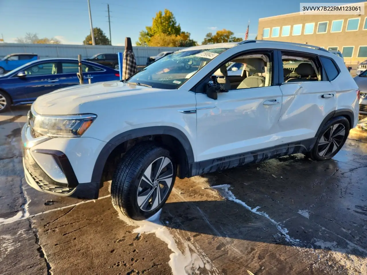 3VVVX7B22RM123061 2024 Volkswagen Taos Se