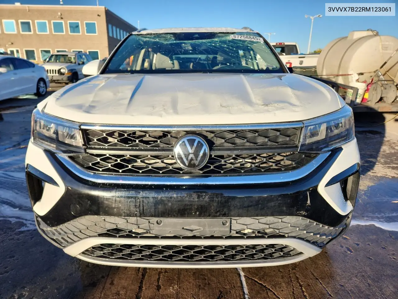 3VVVX7B22RM123061 2024 Volkswagen Taos Se