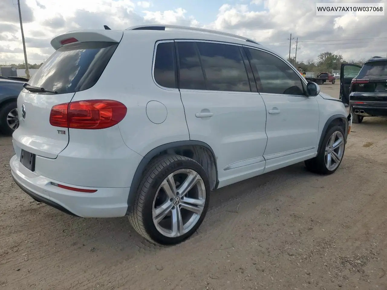 WVGAV7AX1GW037068 2016 Volkswagen Tiguan S