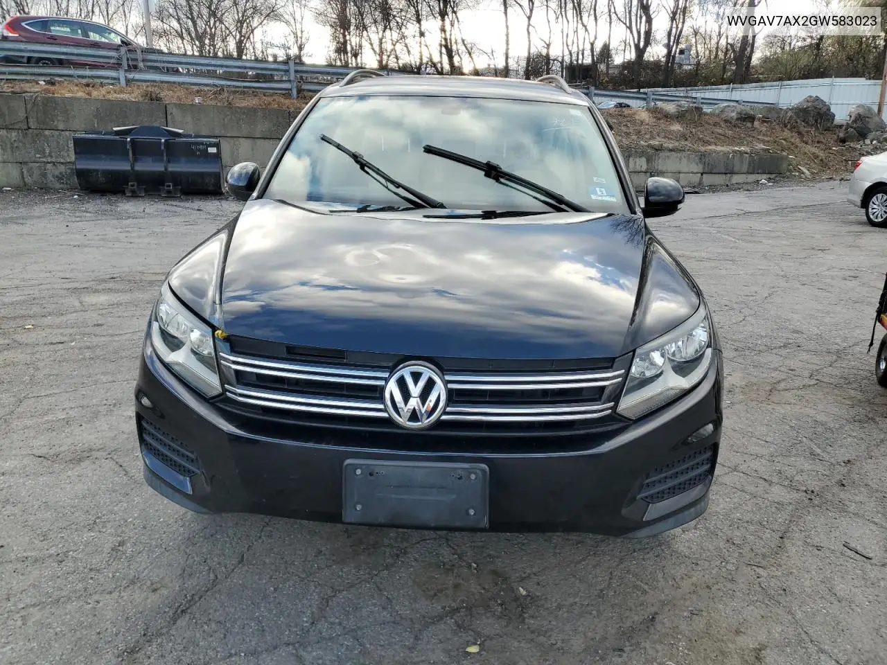 WVGAV7AX2GW583023 2016 Volkswagen Tiguan S