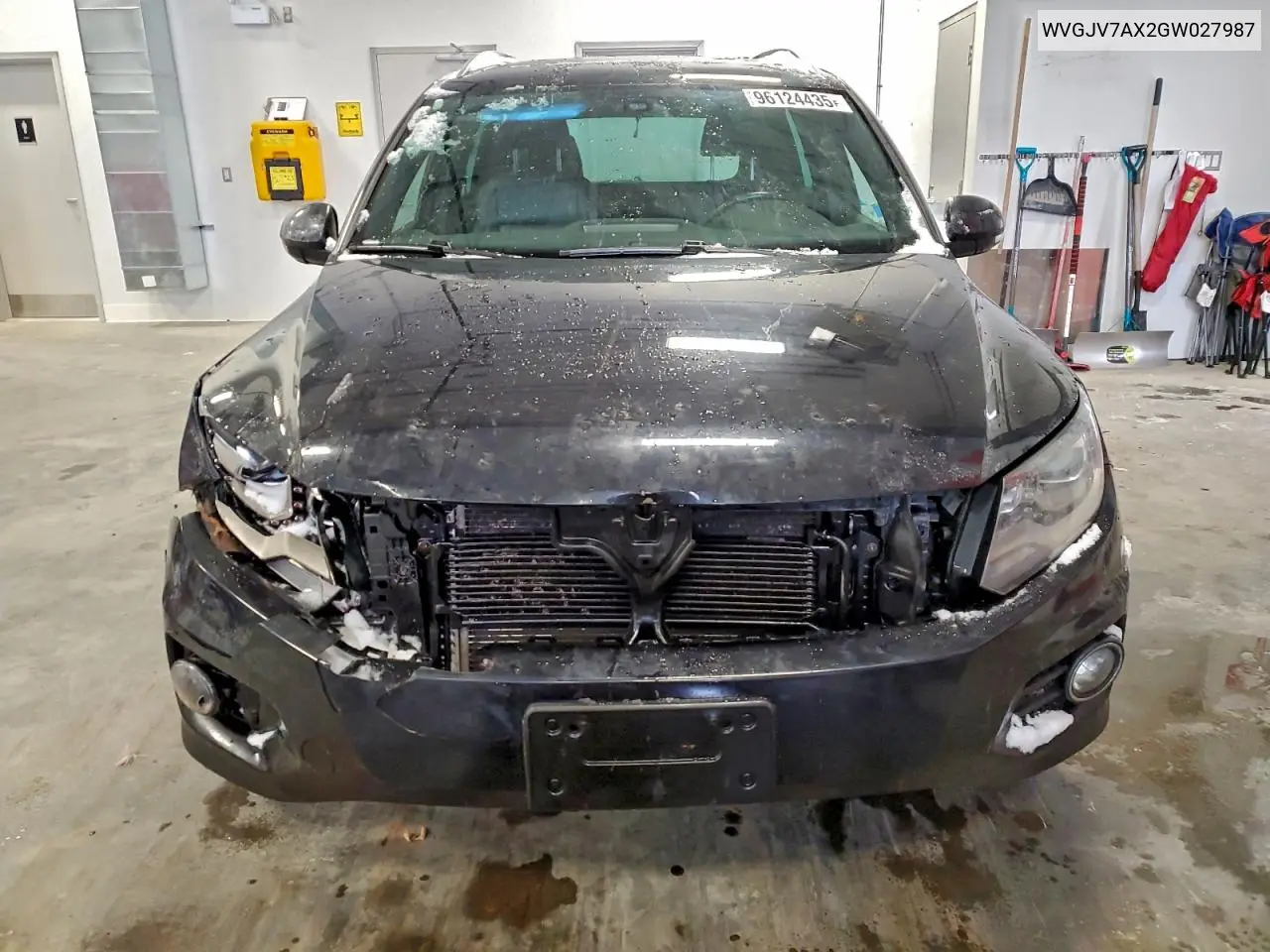 WVGJV7AX2GW027987 2016 Volkswagen Tiguan Comfortline