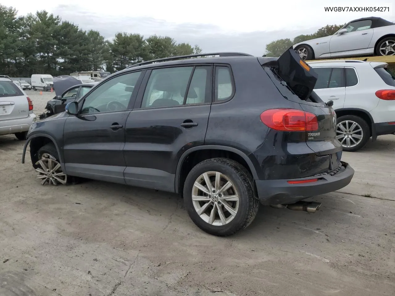 WVGBV7AXXHK054271 2017 Volkswagen Tiguan S