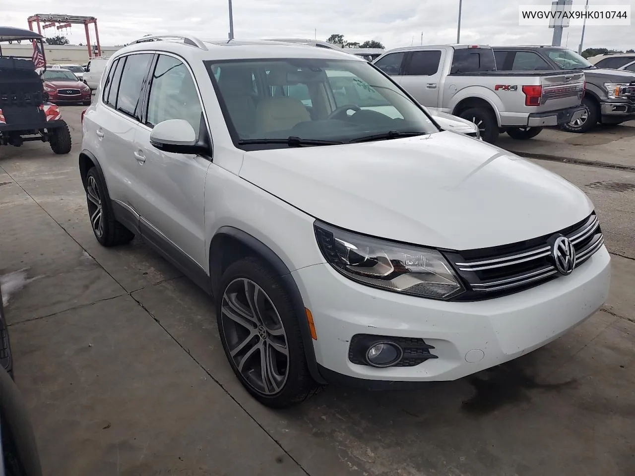 WVGVV7AX9HK010744 2017 Volkswagen Tiguan Sel