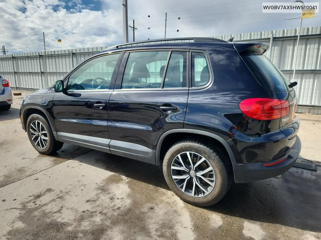 WVGBV7AX5HW510041 2017 Volkswagen Tiguan S