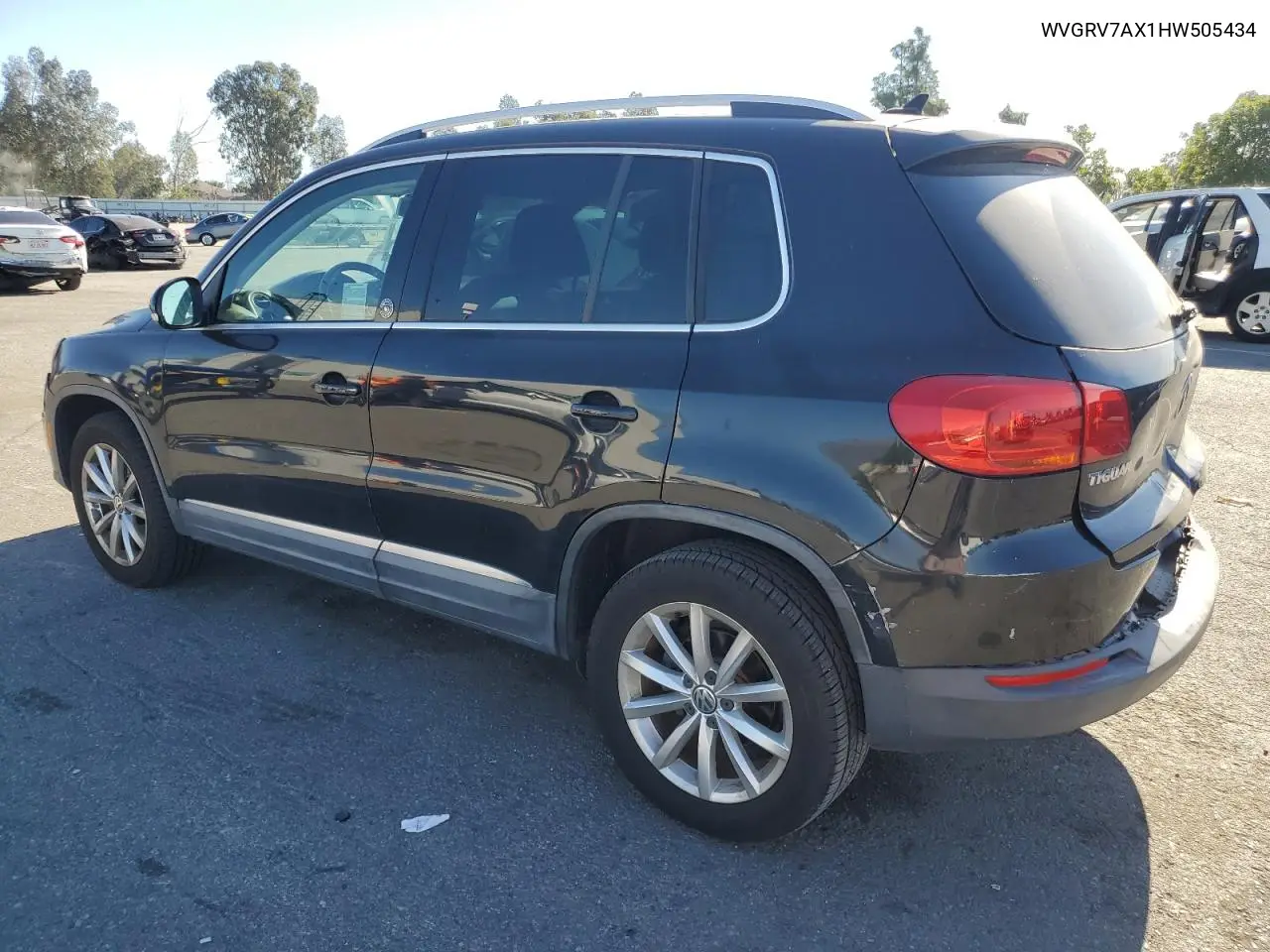 WVGRV7AX1HW505434 2017 Volkswagen Tiguan Wolfsburg
