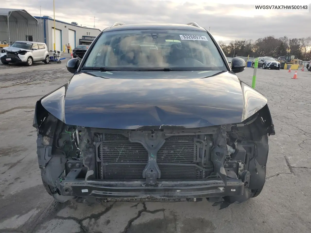 WVGSV7AX7HW500143 2017 Volkswagen Tiguan Wolfsburg