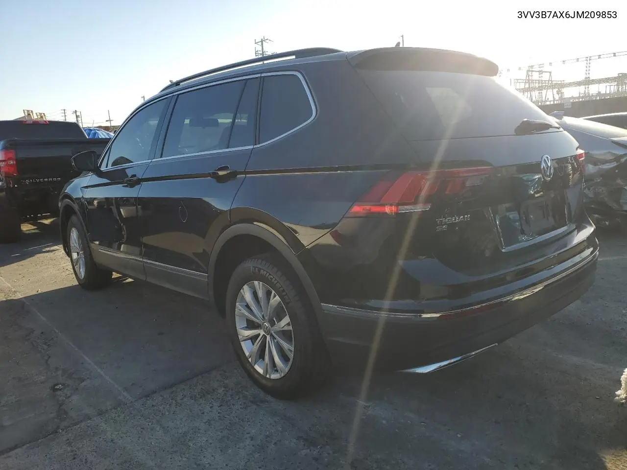 3VV3B7AX6JM209853 2018 Volkswagen Tiguan Se