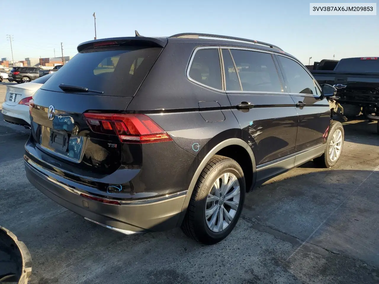 3VV3B7AX6JM209853 2018 Volkswagen Tiguan Se