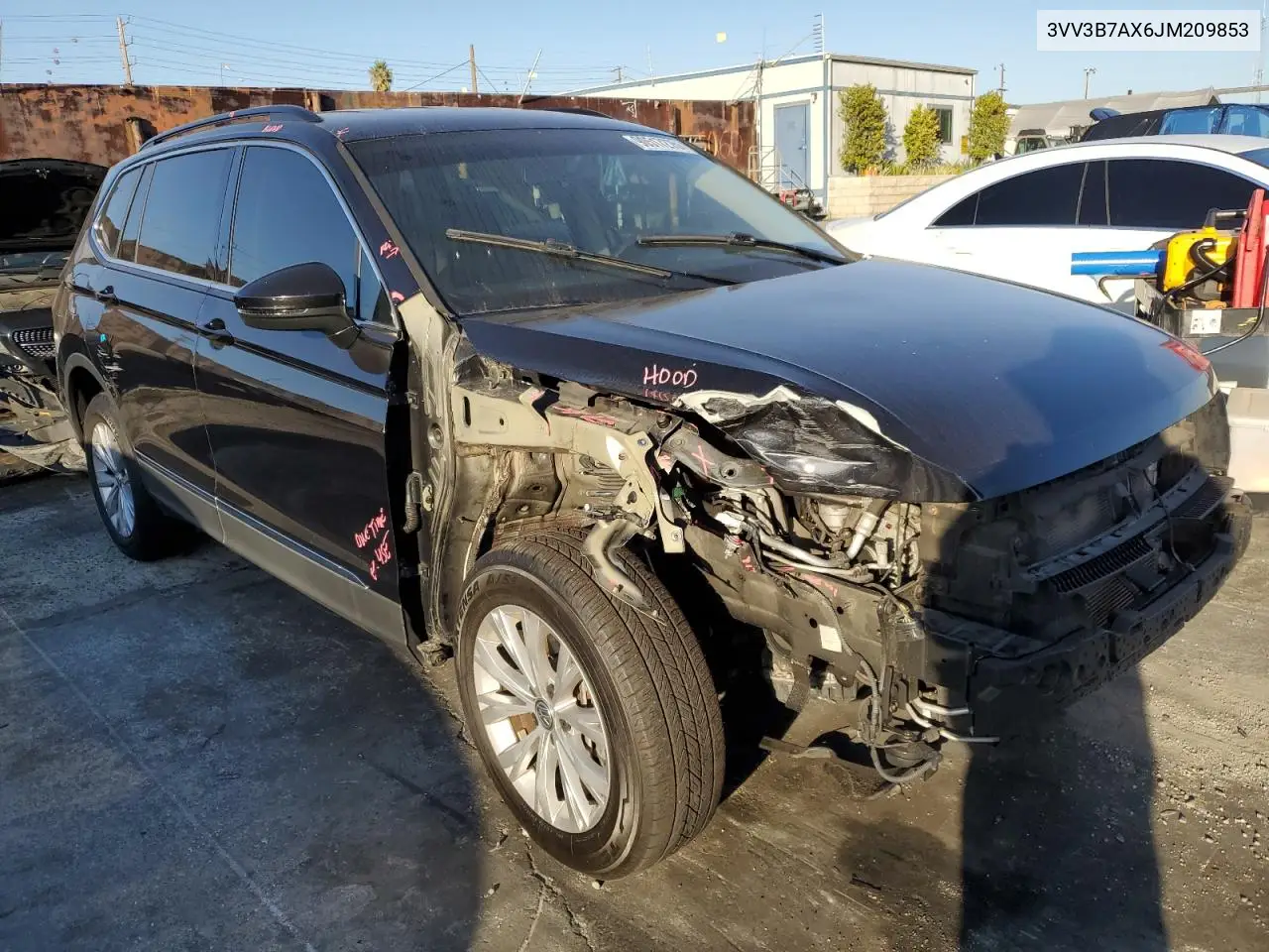 3VV3B7AX6JM209853 2018 Volkswagen Tiguan Se