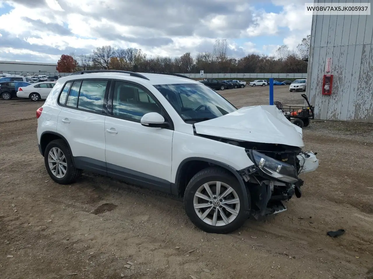 WVGBV7AX5JK005937 2018 Volkswagen Tiguan Limited