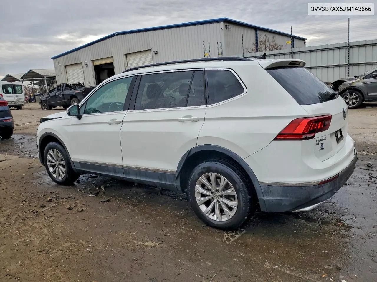3VV3B7AX5JM143666 2018 Volkswagen Tiguan Se